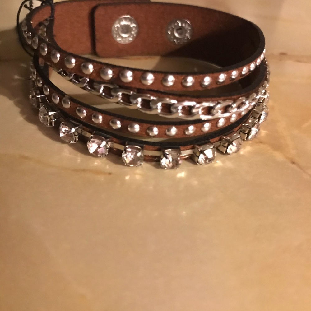 It’s a bracelet belt